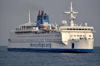 Un hospital flotante viaja a la costa africana para tratar a 4 mil personas