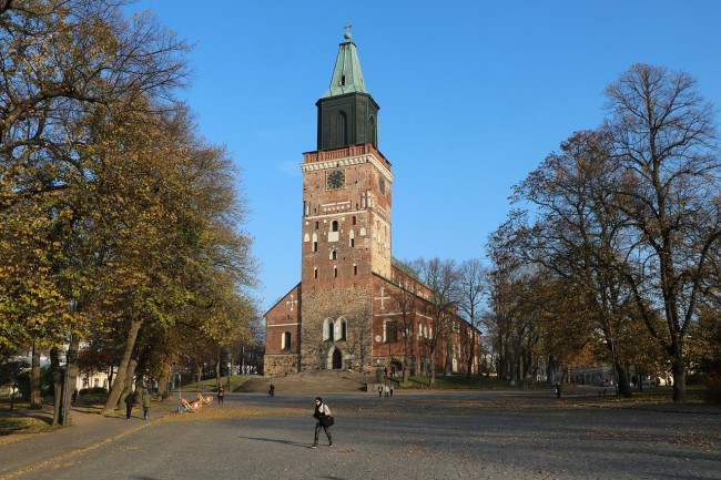 Más jóvenes finlandeses creen en Dios y asisten a la iglesia
