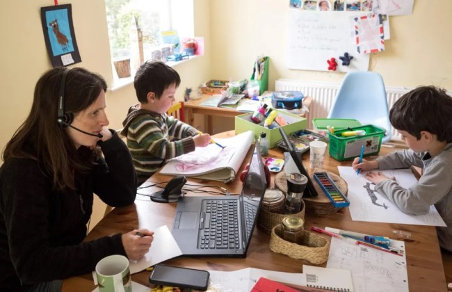 Los funcionarios británicos buscan registrar a los educadores en el hogar