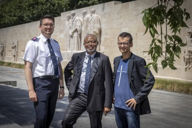 Tres líderes evangélicos suizos llevan a la Justicia una norma de Ginebra que obliga a ocultar símbolos religiosos
